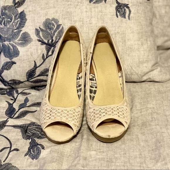 American Eagle Wedges Size 7.5 - Picture 1 of 5